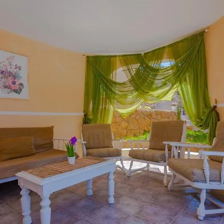 Arnella 8 * Теулада
